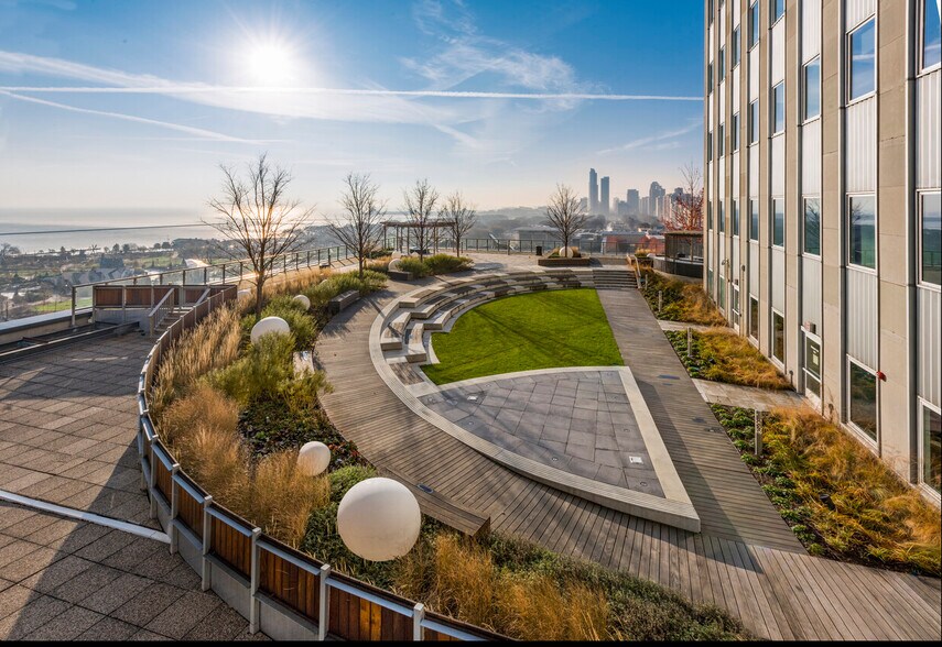 More Photos Of 130 E Randolph St, Chicago Office For Sale