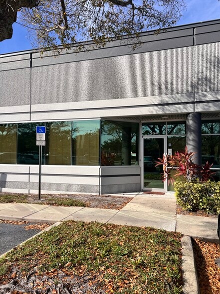 More Photos Of 7751 Kingspointe Pky, Orlando Light Distribution For Lease