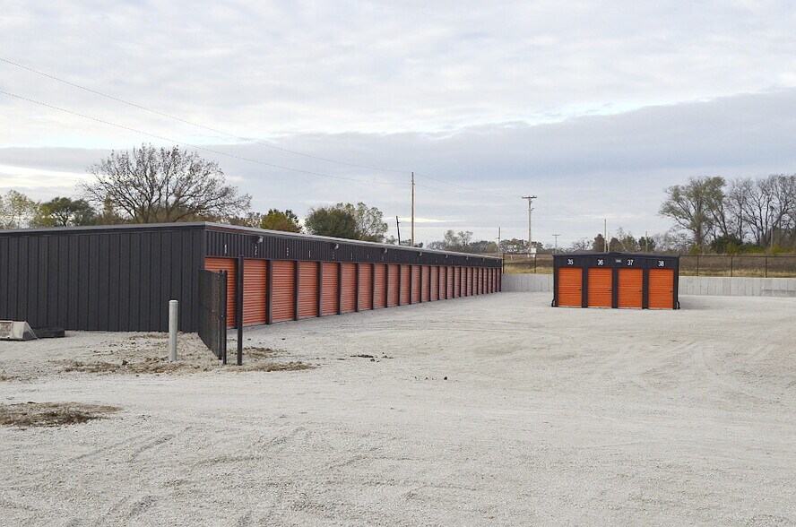 More Photos Of 801 N Highway 169, Trimble Self Storage For Sale