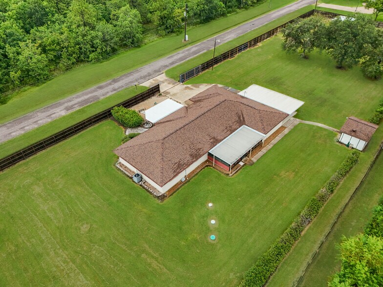 More Photos Of 7315 Pine St, Manvel Industrial For Sale