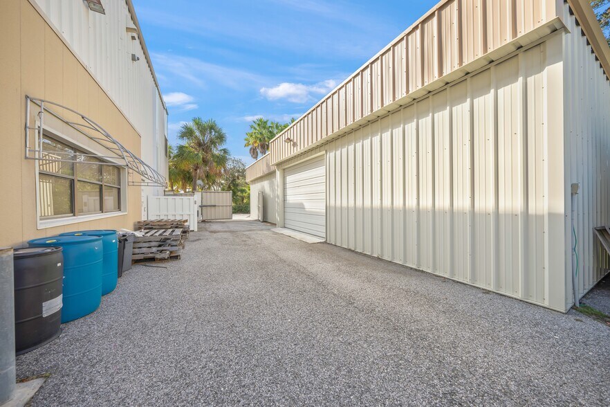 More Photos Of 7680 Matoaka Rd, Sarasota Office For Sale