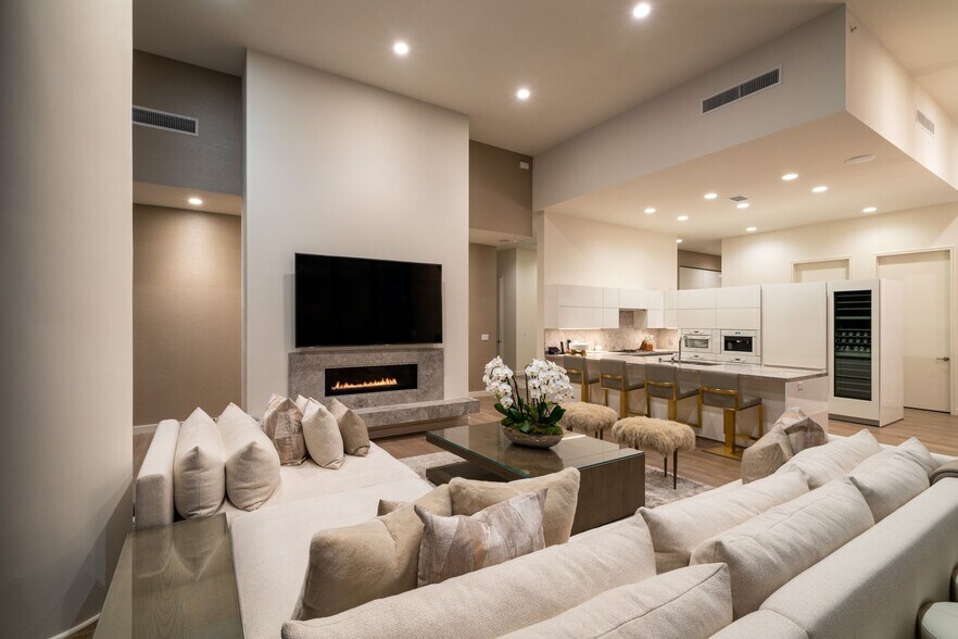 More Photos Of 1200 S Figueroa St, Los Angeles Apartments For Lease