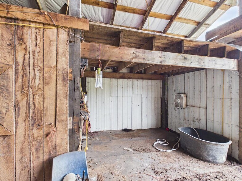 More Photos Of 8031 Ky Route 122, Minnie Warehouse For Sale