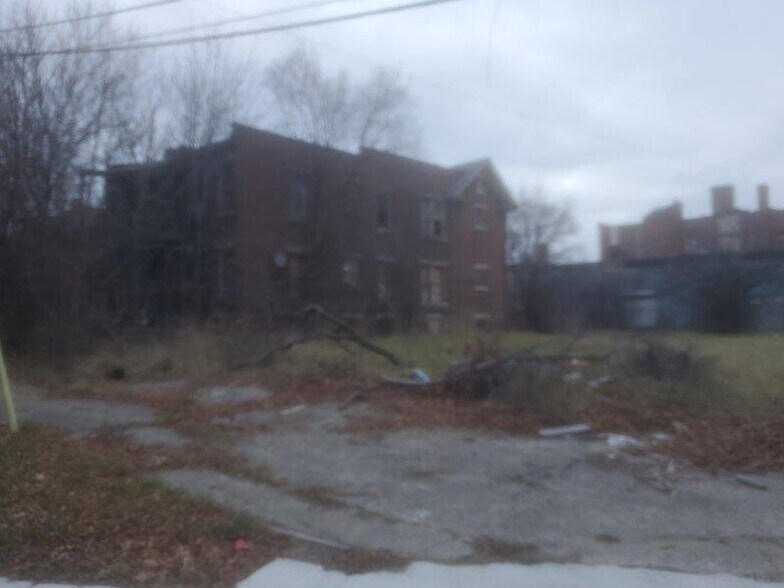 More Photos Of 8773 Petoskey Ave, Detroit Apartments For Sale