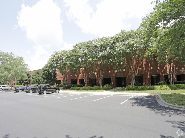 More Photos Of 11515 Vanstory Dr, Huntersville Light Distribution For Lease