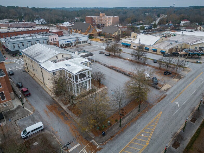 More Photos Of 1134 Clark St, Covington Bank For Lease