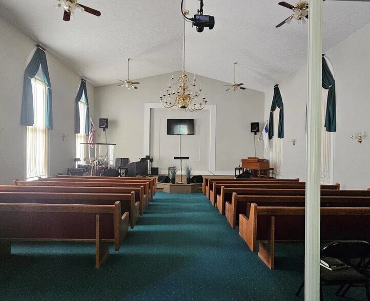 More Photos Of 401 N Vine St, Sparta Specialty For Sale