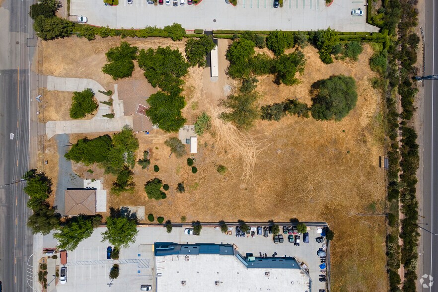 More Photos Of 2355 Montiel Rd, San Marcos Medical For Sale