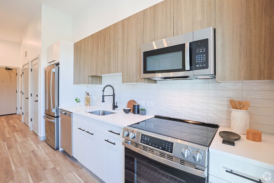 More Photos Of 39 Railroad Ave, Haverhill Apartments For Lease