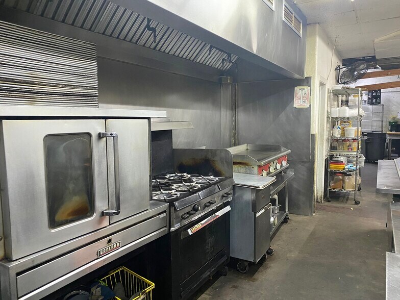 More Photos Of 3701 N Youngs Blvd, Oklahoma City Restaurant For Lease