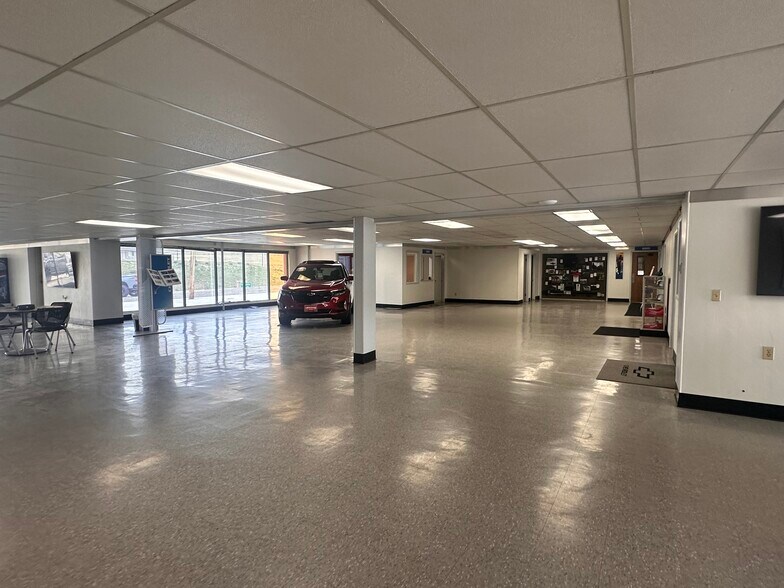 More Photos Of 12 Lincoln St, Diamondville Showroom For Sale