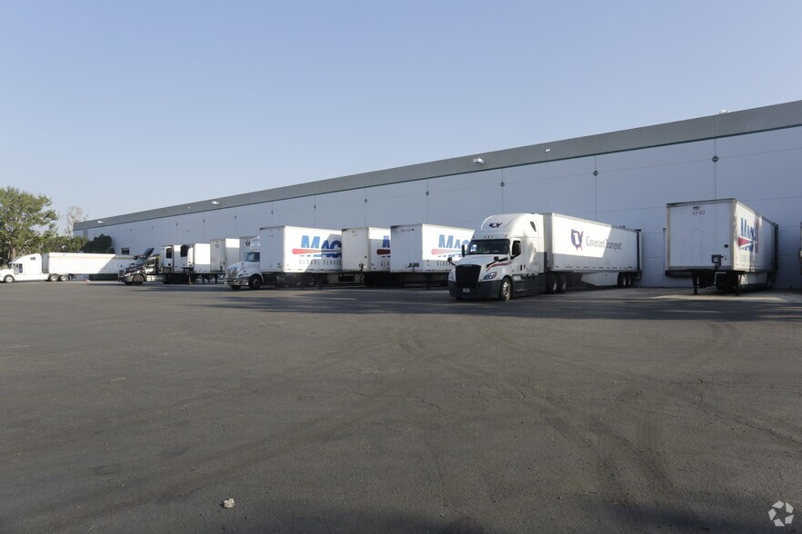 More Photos Of 7475-7485 Flores St, Downey Warehouse For Lease