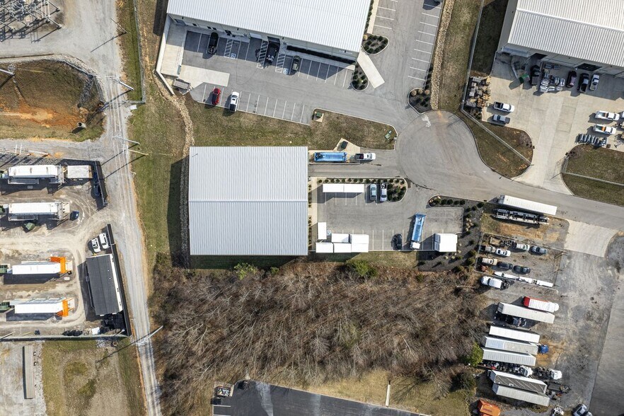 More Photos Of 499 Center Cross Ln, Lenoir City Warehouse For Lease