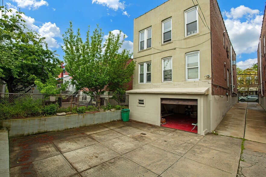More Photos Of 185 E 59th St, Brooklyn Multifamily For Sale