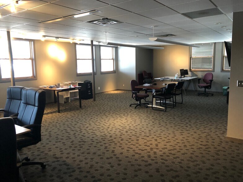 More Photos Of 18300 Minnetonka Blvd, Wayzata Office For Sale