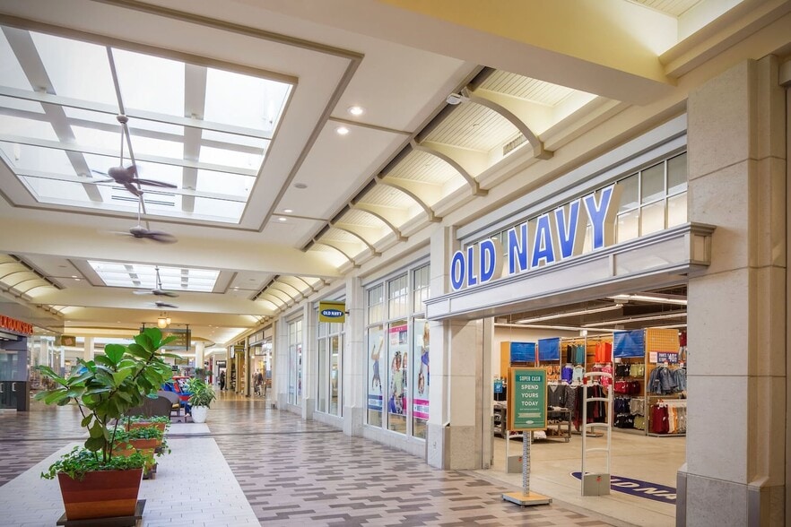 More Photos Of 1900 Tamiami Trl N, Naples Unknown For Lease