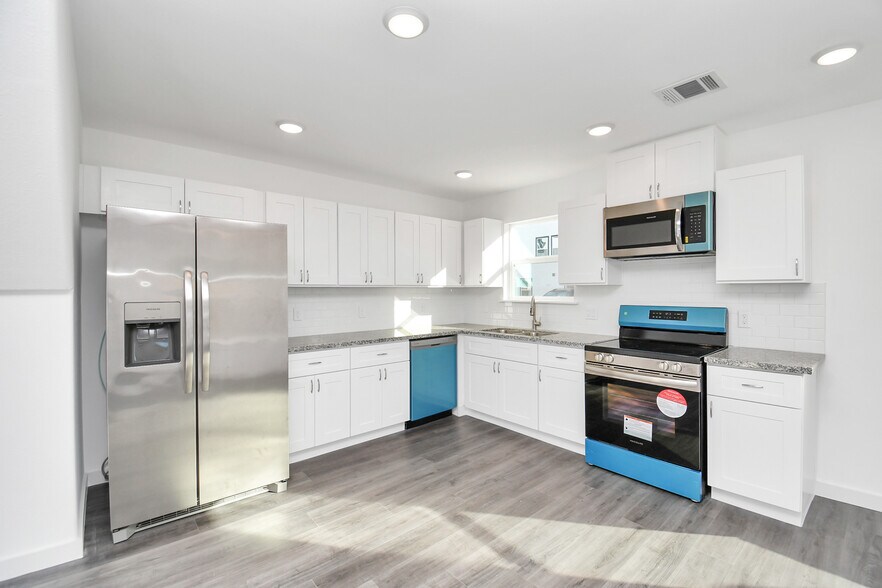 More Photos Of , Houston Multifamily For Sale