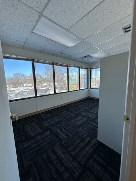 More Photos Of 8809 Sudley Rd, Manassas Office For Lease