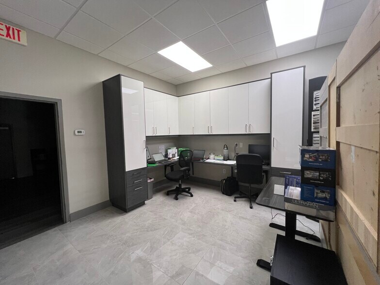 More Photos Of 3601-3609 Henderson Blvd, Tampa Storefront For Lease