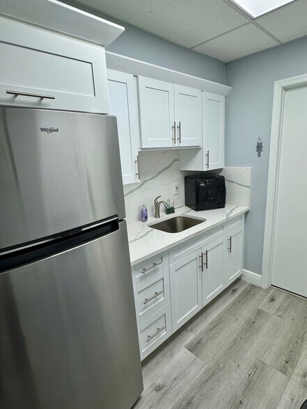More Photos Of 8803-8833 Tamiami Trl E, Naples Unknown For Lease