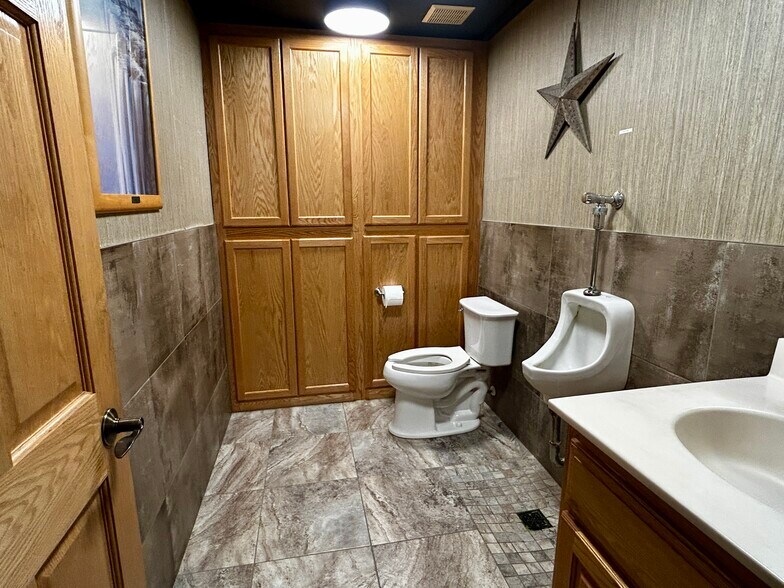 More Photos Of 8535 NE Central Ave, Blaine Office For Sale