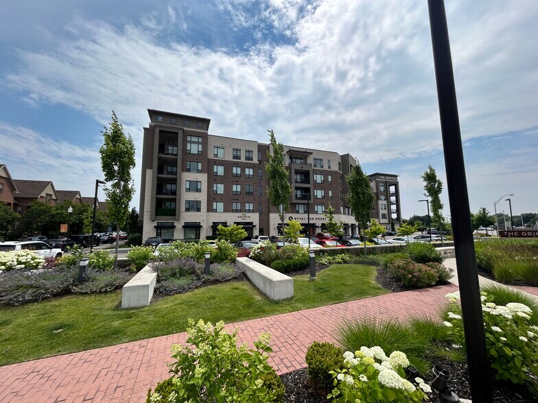 More Photos Of 25090 Woodward Ave, Royal Oak Apartments For Lease