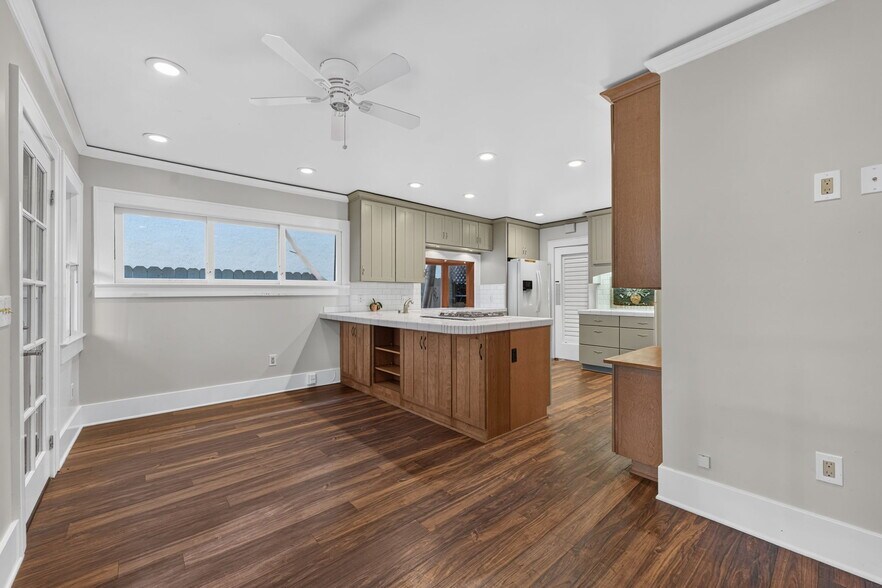 More Photos Of 119 S Adams St, Glendale Multifamily For Sale
