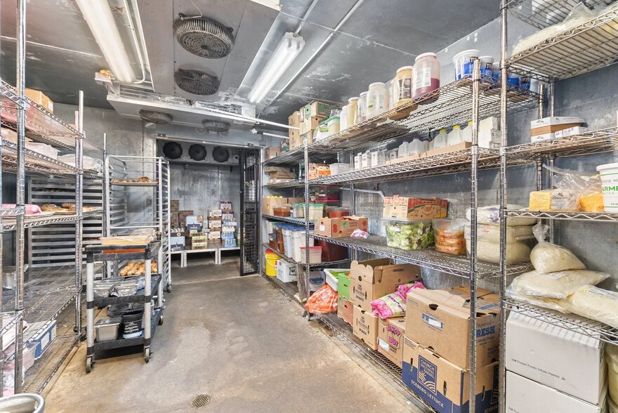 More Photos Of 6600 W 111th St, Worth Restaurant For Sale