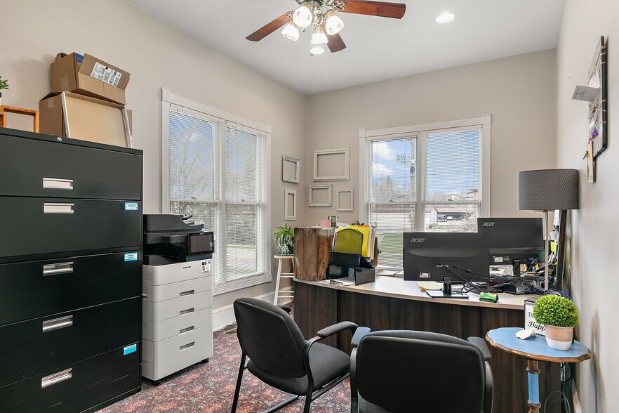 More Photos Of 125 N 1st St, Dekalb Office For Lease