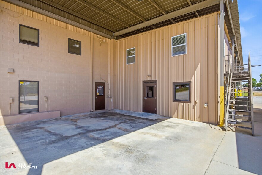 More Photos Of 1364 Candler Rd, Gainesville Truck Terminal For Lease