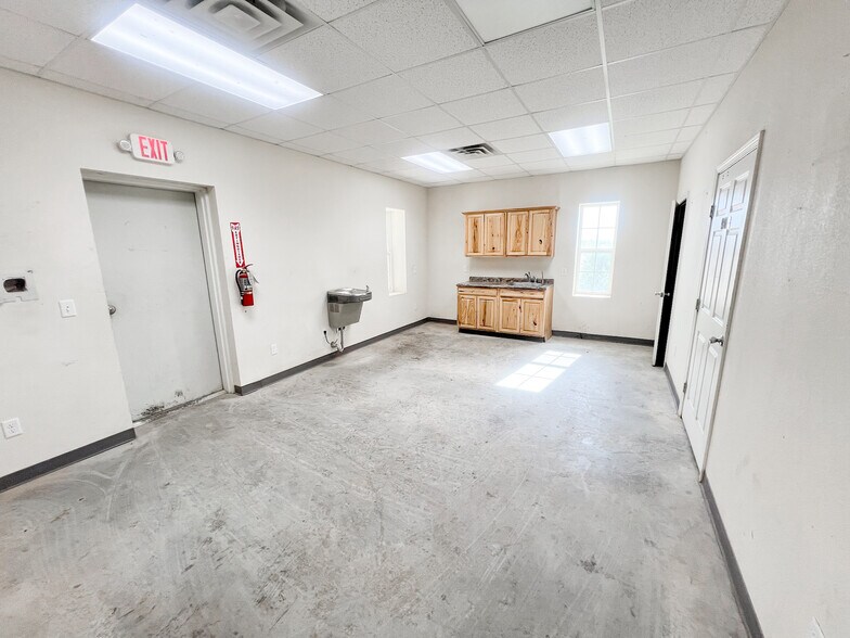 More Photos Of 2599 FM 3033, Stanton Warehouse For Lease