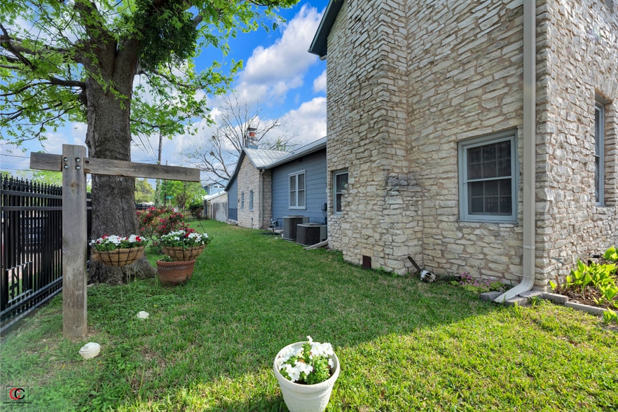 More Photos Of 14 Chisholm Trail Rd, Round Rock Schools For Sale