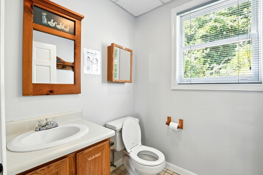 More Photos Of 40 S River Rd, Bedford Medical For Sale