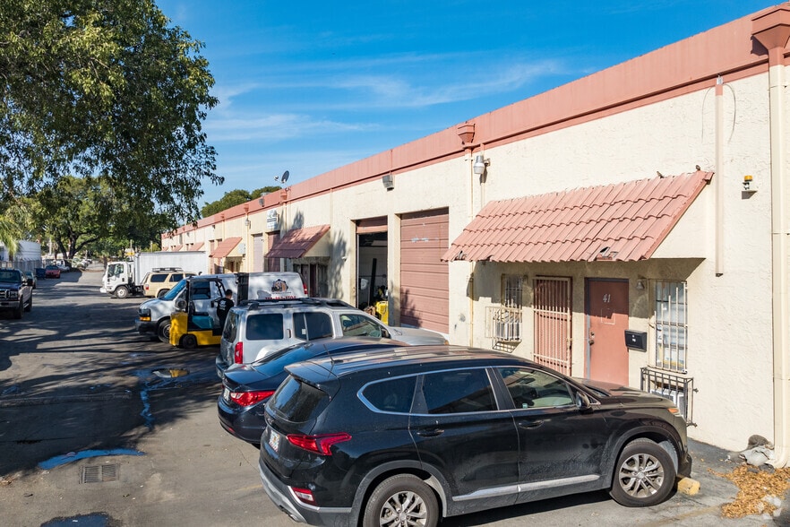 More Photos Of 9090 NW South River Dr, Miami Warehouse For Lease