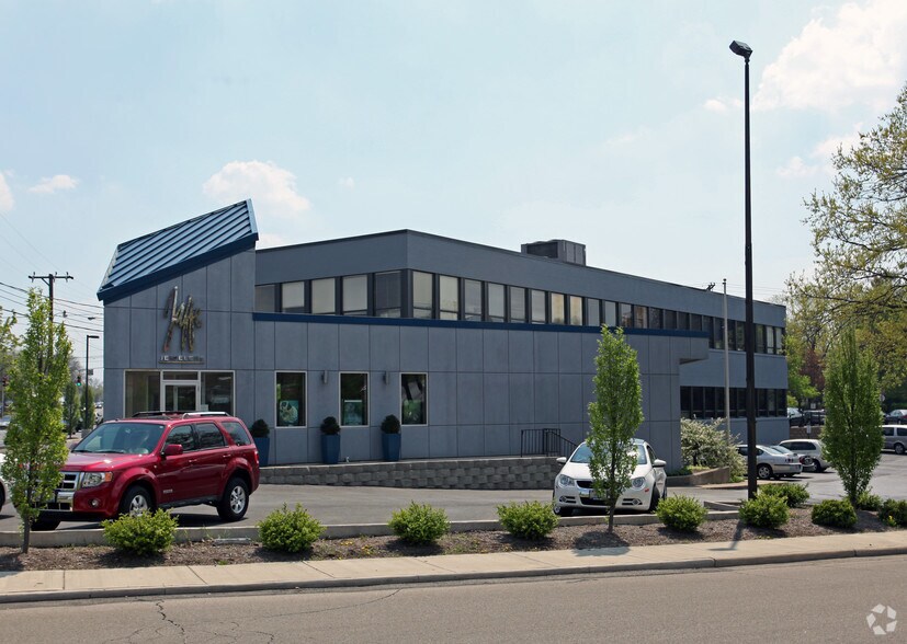 More Photos Of 10 Southmoor Cir N, Kettering Medical For Sale