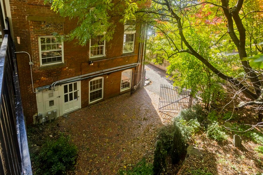 More Photos Of 244 Main St, Northampton Office Residential For Sale