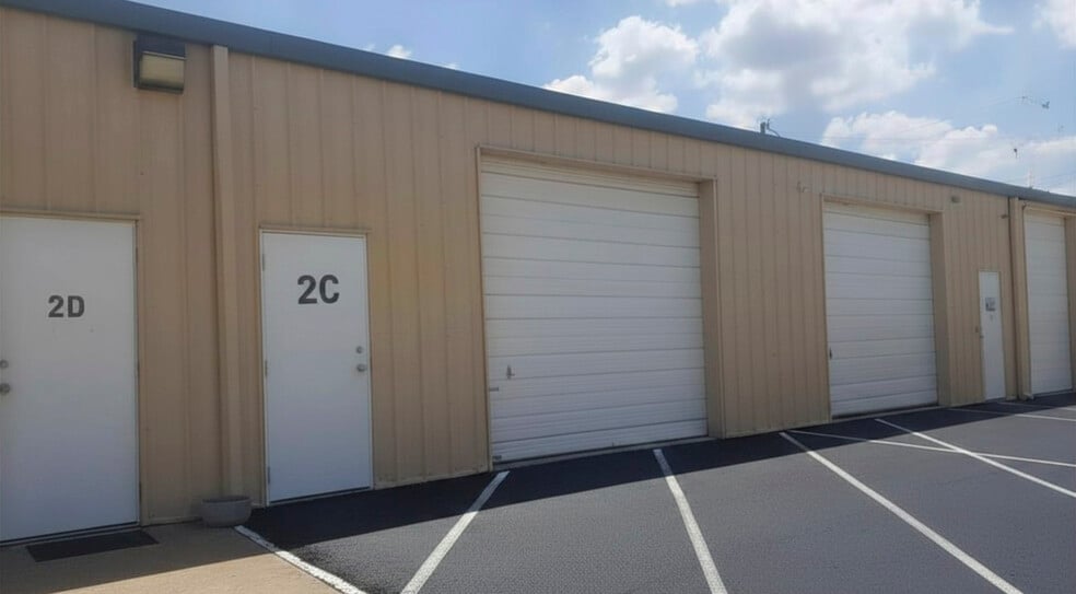 More Photos Of 4614 DC Dr, Tyler Warehouse For Lease