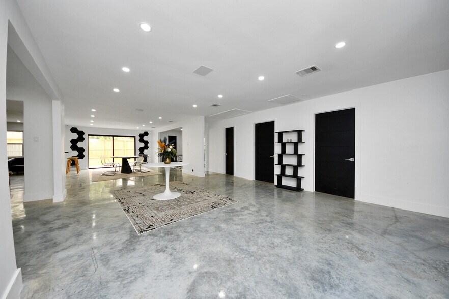 More Photos Of 4738 W. Alabama, Houston Loft Creative Space For Lease