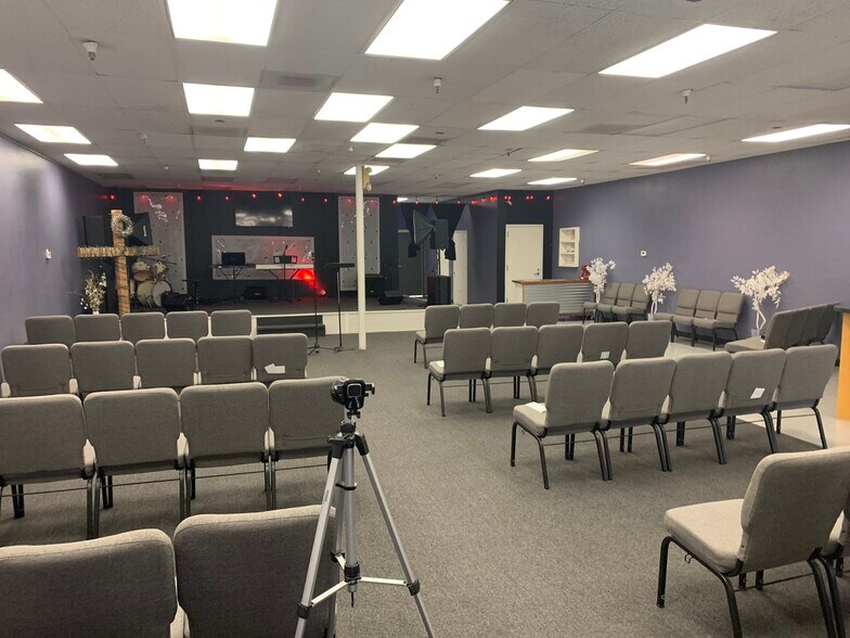 More Photos Of 13611-13663 N 32nd St, Phoenix Storefront For Lease