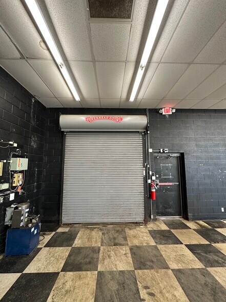 More Photos Of 976 W 4th St, Mansfield Freestanding For Lease