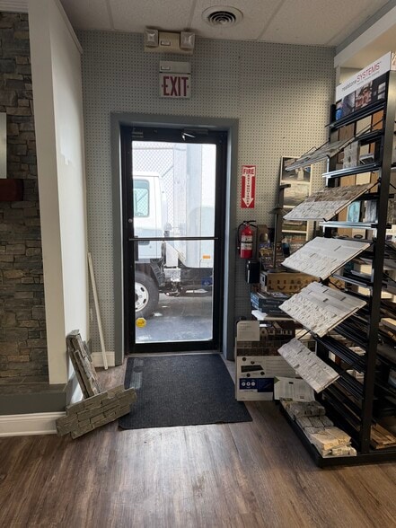 More Photos Of 571 Broad St, New London Freestanding For Lease