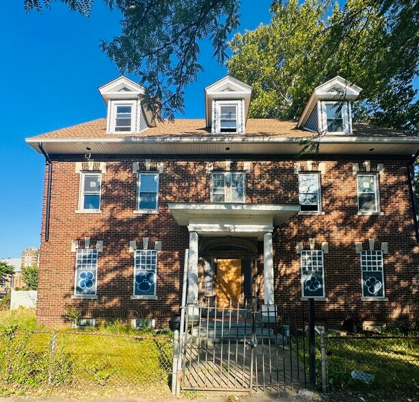 Primary Photo Of 742-744 Clinton Ave, Newark Office For Sale