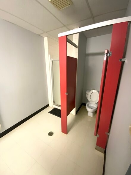 More Photos Of 2908 2nd Ave SE, Calgary Warehouse For Lease