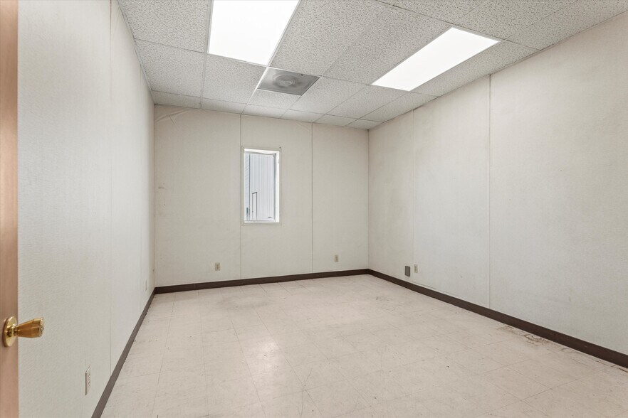 More Photos Of 2305 N State Highway 208, Colorado City Industrial For Sale