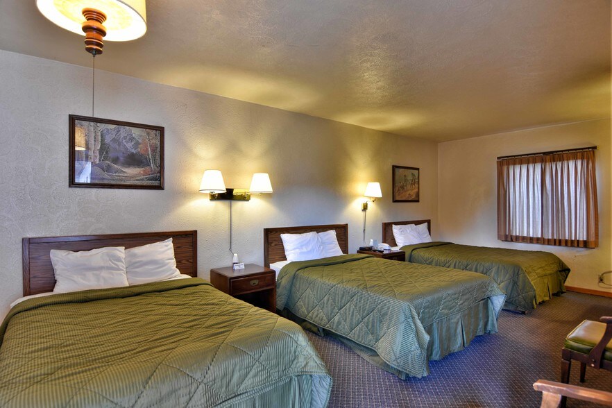 More Photos Of 100 Silver St, Hurley Hotel For Sale