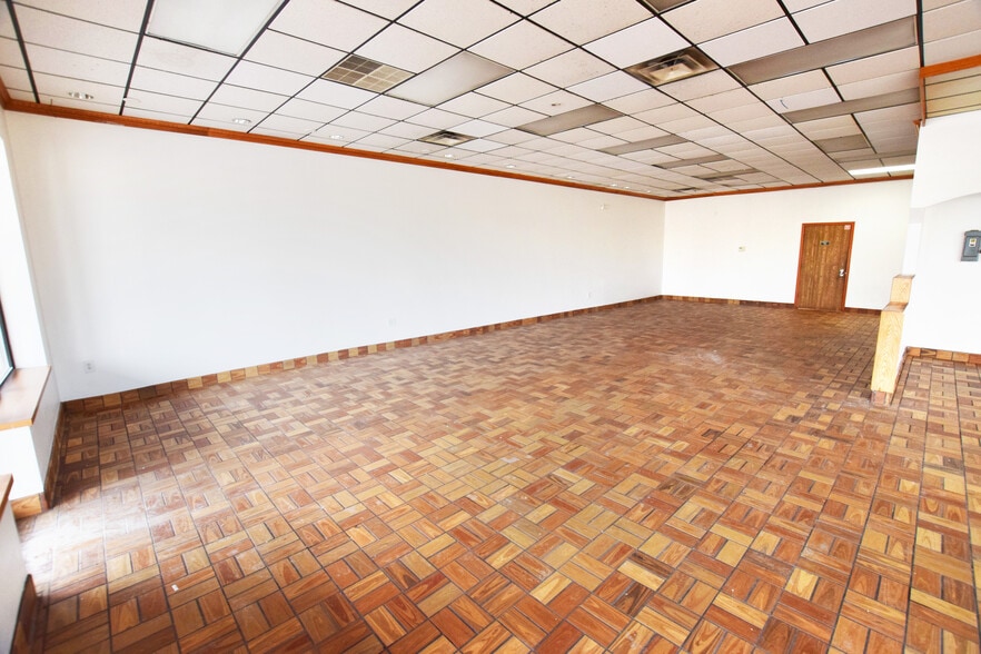 More Photos Of 1344-1358 E Bristol Rd, Burton Freestanding For Lease