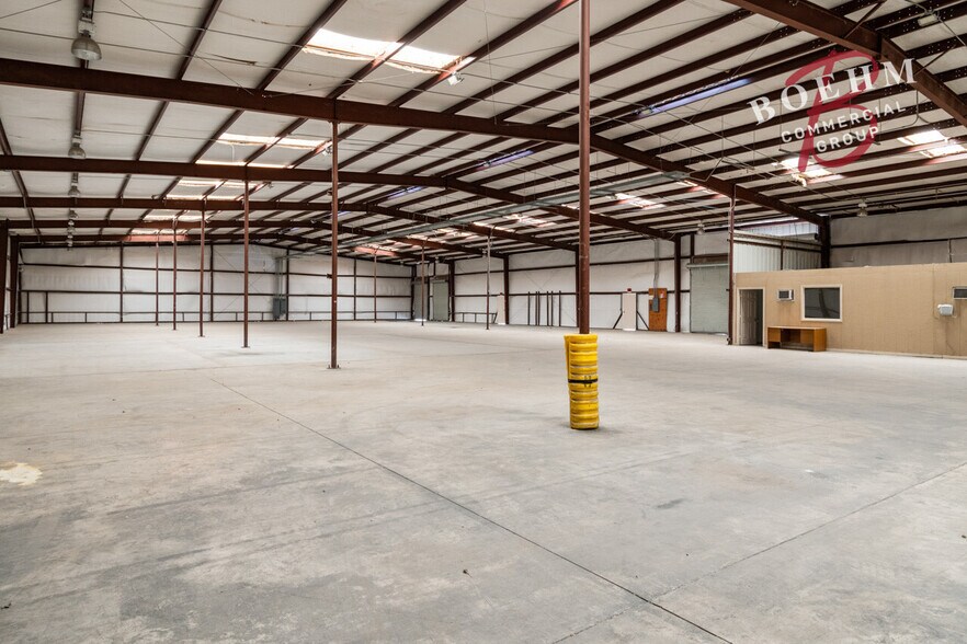 More Photos Of 995 Industrial Blvd, Del Rio Distribution For Sale