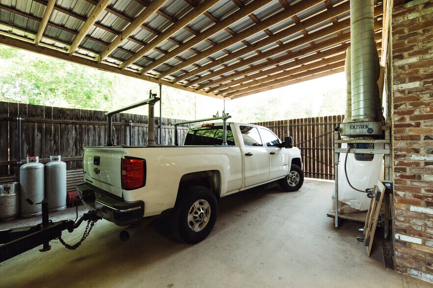 More Photos Of 75 Main St, Maxwell Warehouse For Lease