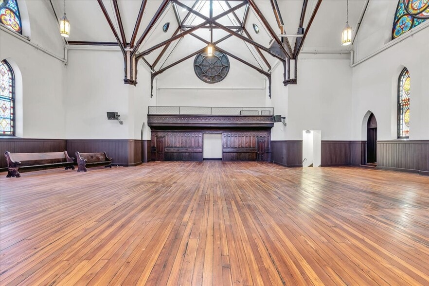 More Photos Of 201 Wilson St, Baltimore Religious Facility For Lease