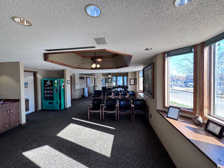 More Photos Of 1100 N Tokeka St, Wichita Office For Sale